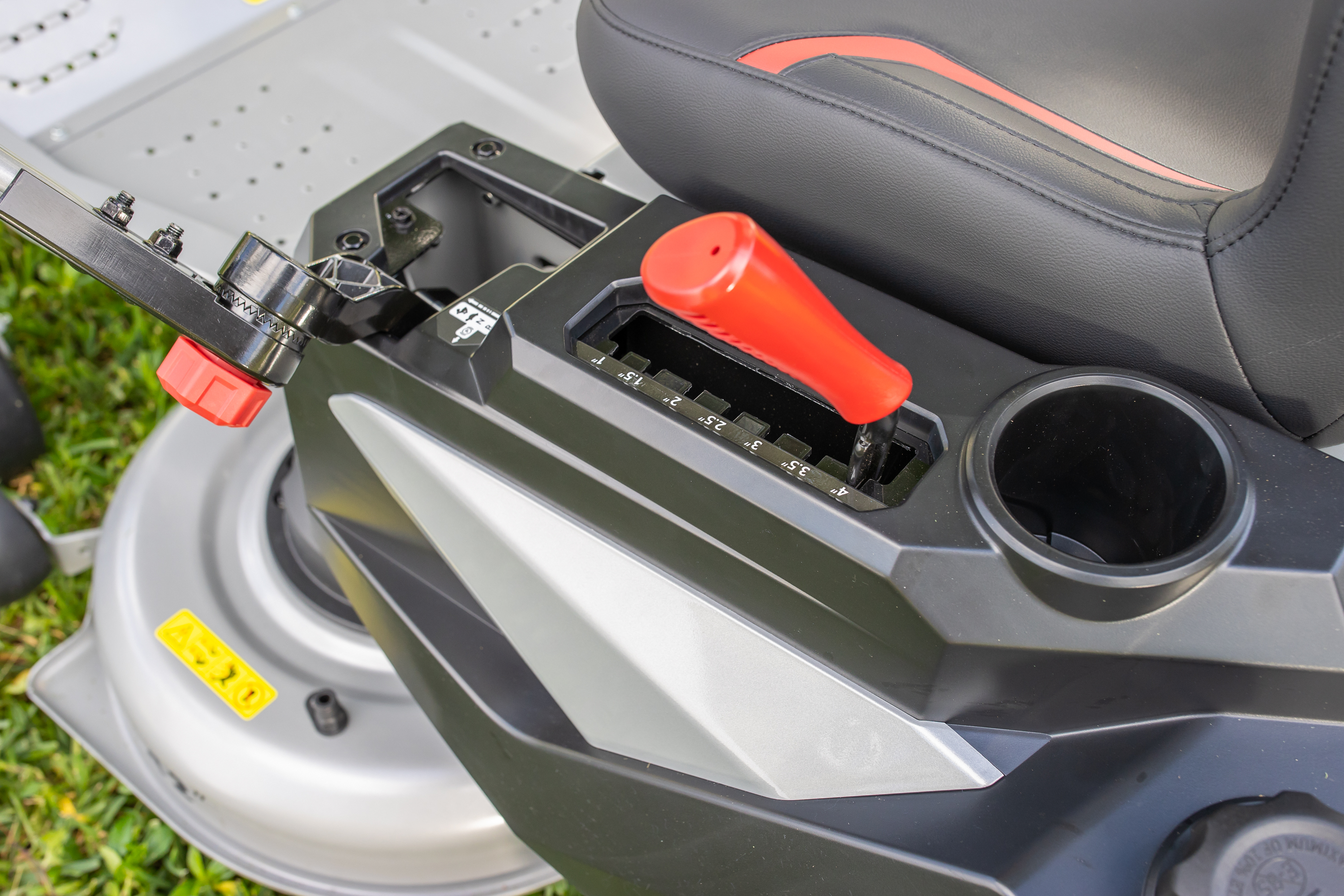 Murray Cruz 42 ZeroTurn Lawn Mower with 19 HP* 540cc Briggs